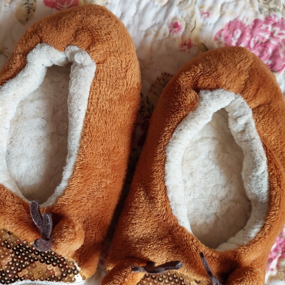 Cute Reindeer Slippers - Picture 2 of 6